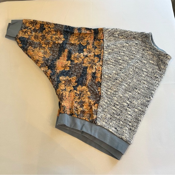 Saturday Sunday Crew Neck Cropped Sweater with Floral Patterned Sleeves, Size L - Picture 4 of 6